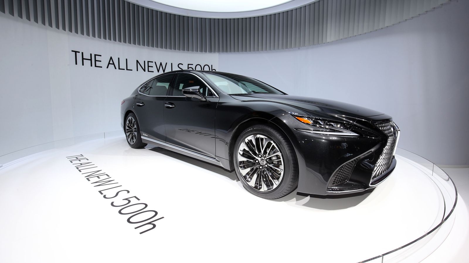 Στις αρχές του χρόνου, στην έκθεση του Ντιτρόιτ, η Lexus μας παρουσίασε τη νέα γενιά της ναυαρχίδας της, το καινούργιο LS, ενώ αυτές τις ημέρες στη Γε