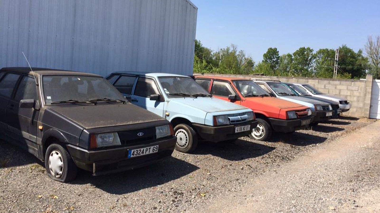 Αυτοκίνητα Lada πωλούνται σε λίγες μόνο χώρες της Ευρωπαϊκής Ένωσης όπως η Γερμανία, η Ουγγαρία, η Σλοβακία και η Βουλγαρία.