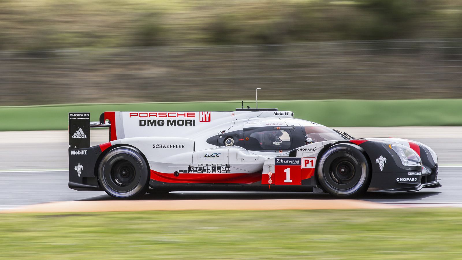 H 919 Hybrid 2017 εναρμονίζεται στους κανονισμούς, έχοντας διαφορετική μύτη και sidepods, με την Porsche να ετοιμάζει δύο διαφορετικά αεροδυναμικά πακ