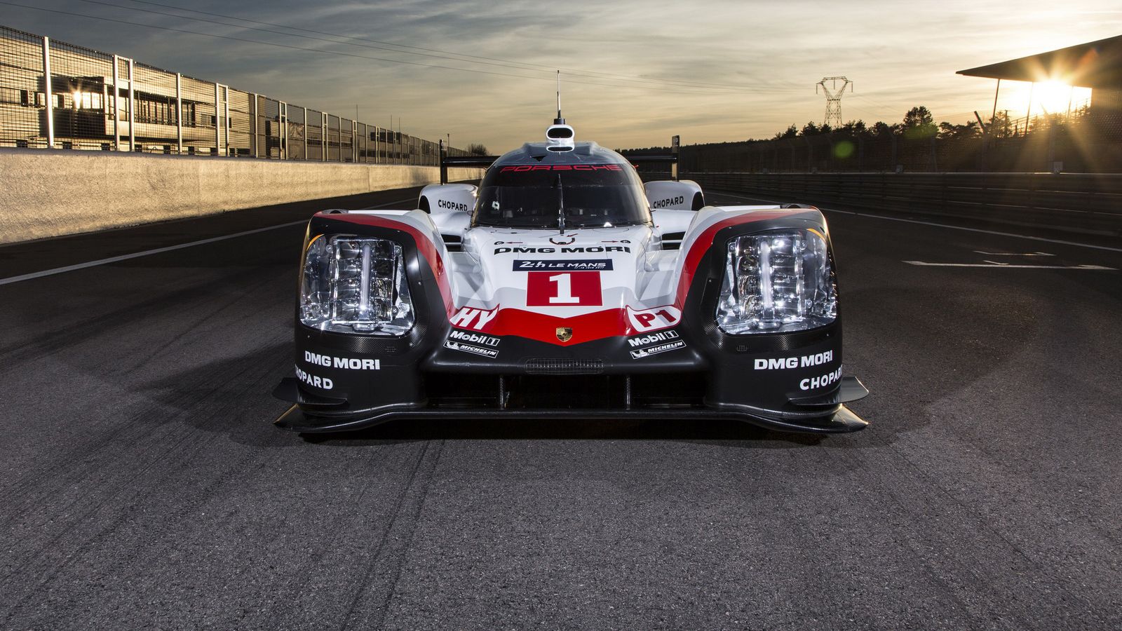 Ο υπερτροφοδοτούμενος δίλιτρος V4 κινητήρας της 919 Hybrid είναι σύμφωνα με την Porsche ο πιο αποδοτικός κινητήρας εσωτερικής καύσης που έχει κατασκευ