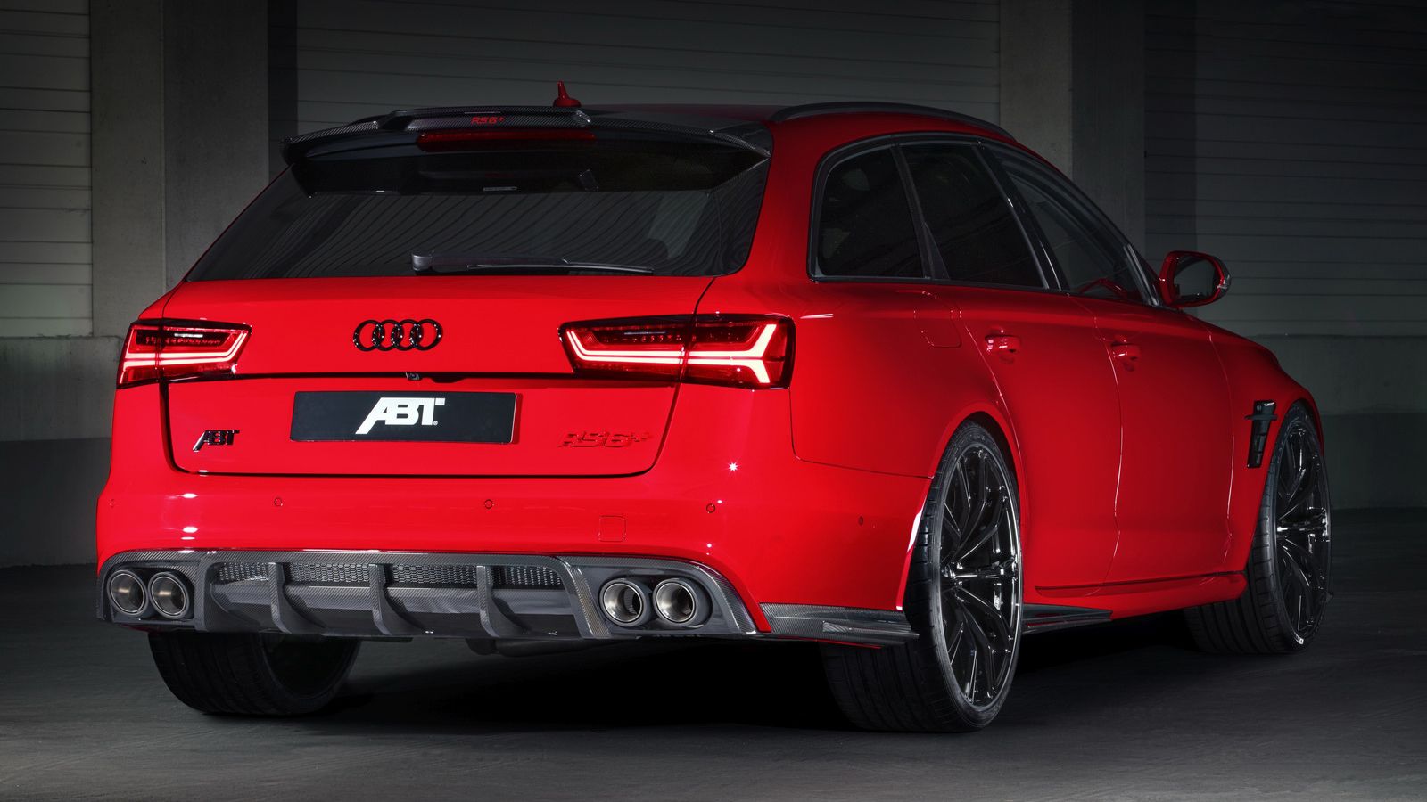 Η ισχύς του 4.0 TFSI σκαρφάλωσε από τους 605 στους 705 ίππους, ενώ η ροπή πήγε από τα 750 στα 880 Nm. Η αύξηση της απόδοσης αναμένεται να προσφέρει 0-