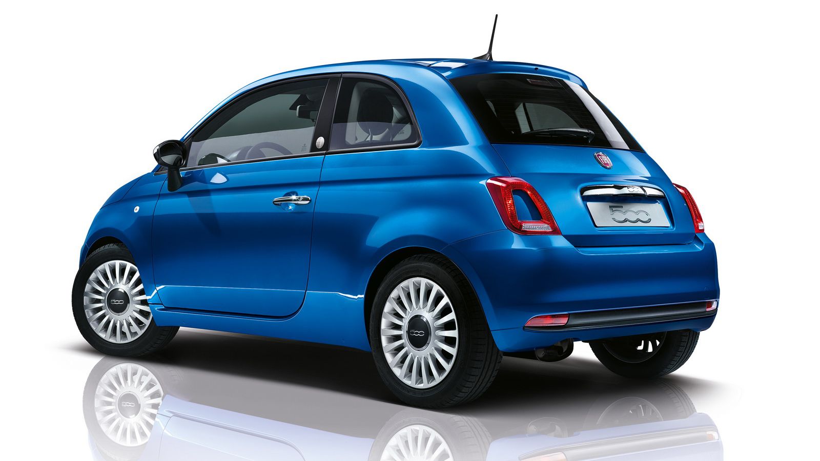 Το Fiat 500 Mirror διατίθεται τόσο ανοικτό όσο και κλειστό και εστιάζει στους «millennials», οι οποίοι όπως λέει η εταιρεία «αγαπούν τις νέες τεχνολογ