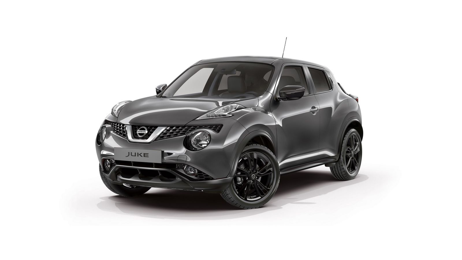 To Nissan Juke Premium προσφέρεται σε δύο χρώματα, τα Metallic Black και Dark Grey. Το παρόν δίνει και εδώ το μαύρο πακέτο εξατομίκευσης, ενώ οι τροχο
