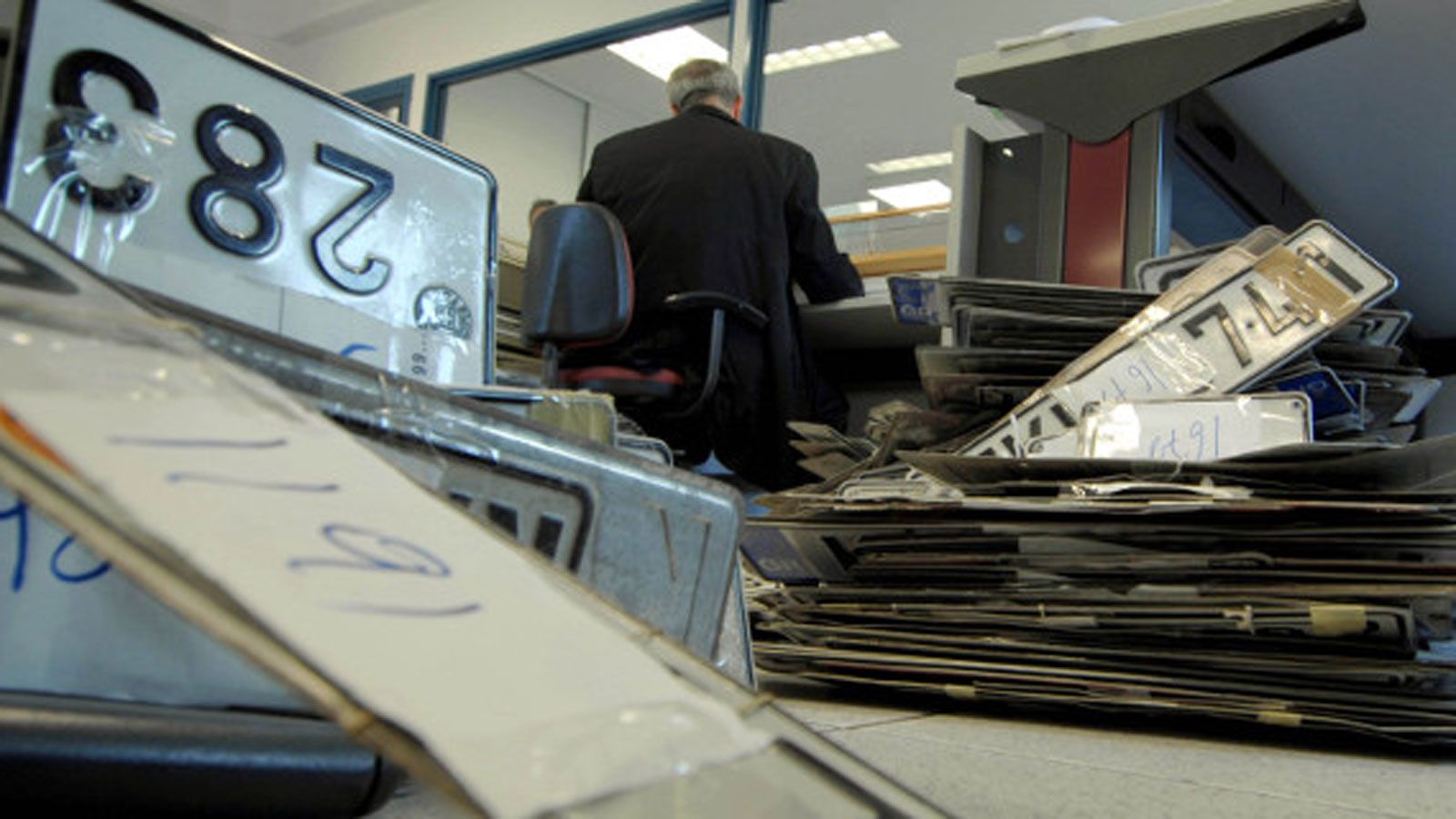 Το πρόστιμο για μη ασφαλισμένο όχημα θα κυμαίνεται από 100 έως 250 ευρώ ανάλογα με τον τύπο οχήματος και τα κυβικά.