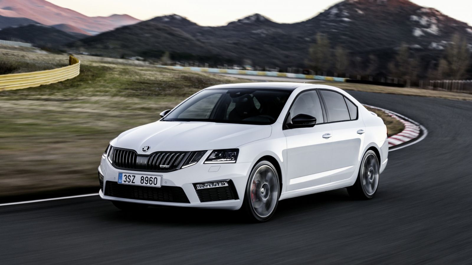 Έρχεται μια ακόμη πιο ισχυρή έκδοση της Skoda Octavia RS (φωτό); 