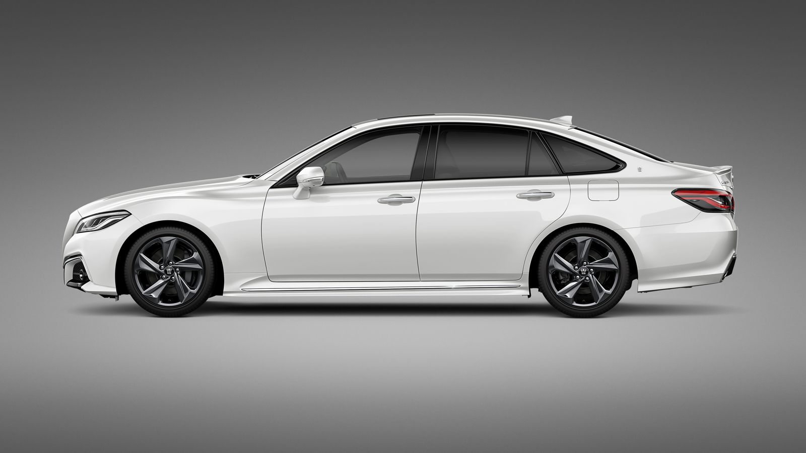 Το πιο ενδιαφέρον στοιχείο του νέου Toyota Crown είναι πως θα στηθεί πάνω στην TNGA αρθρωτή πλατφόρμα της εταιρείας. Το νέο μοντέλο θα είναι μεγαλύτερ