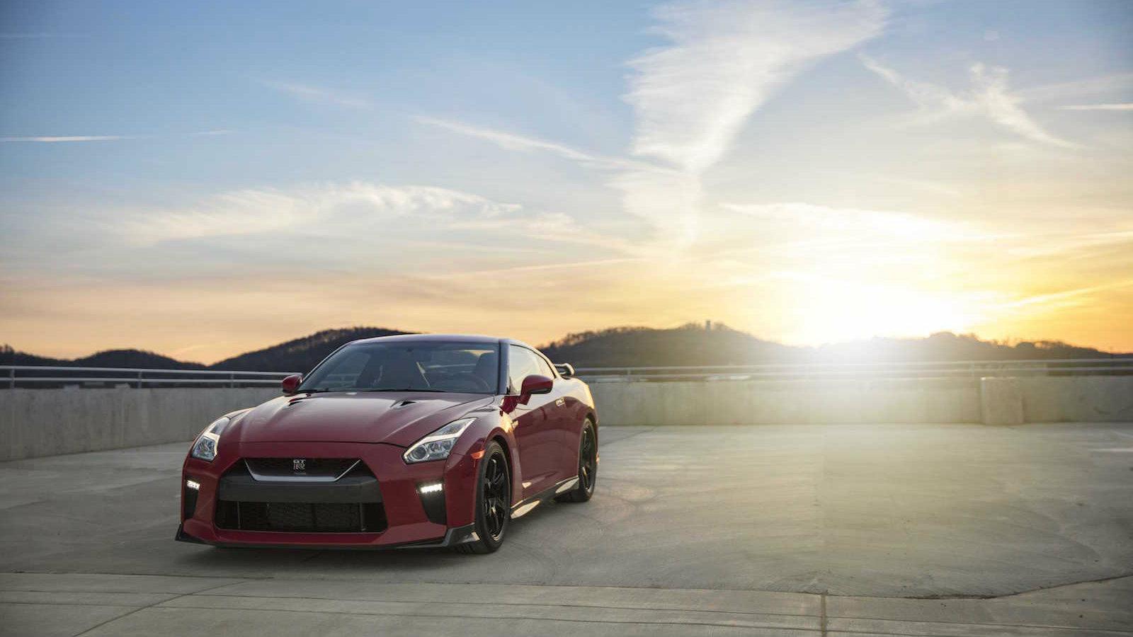 Με έμφαση στις  επιδόσεις, το νέο GT-R Track Edition διαθέτει  πρόσθετες ενισχύσεις στο πλαίσιο που του προσδίδουν μεγαλύτερη  ακαμψία  σε σχέση με τη