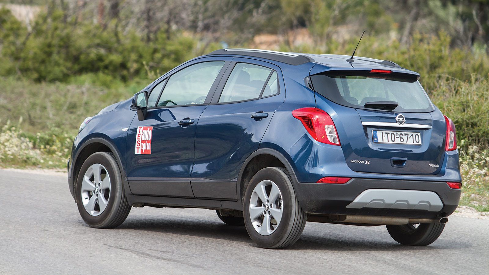 Το Opel Mokka X μπορεί να κινηθεί με ευκολία σε πιο δύσκολες διαδρομές χάρη στα 156 χλστ. ελάχιστης απόστασης από το έδαφος.
