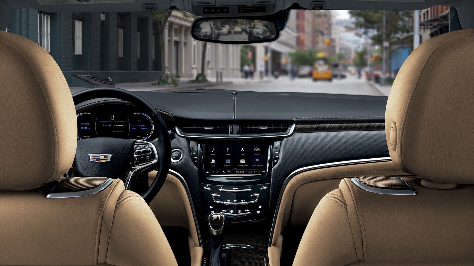 Αλλαγές υπάρχουν στα εμπρός καθίσματα, τα οποία έχουν γίνει πιο αναπαυτικά. Δουλειά έχει γίνει και στην ηχομόνωση της καμπίνας. Η Cadillac τοποθέτησε 