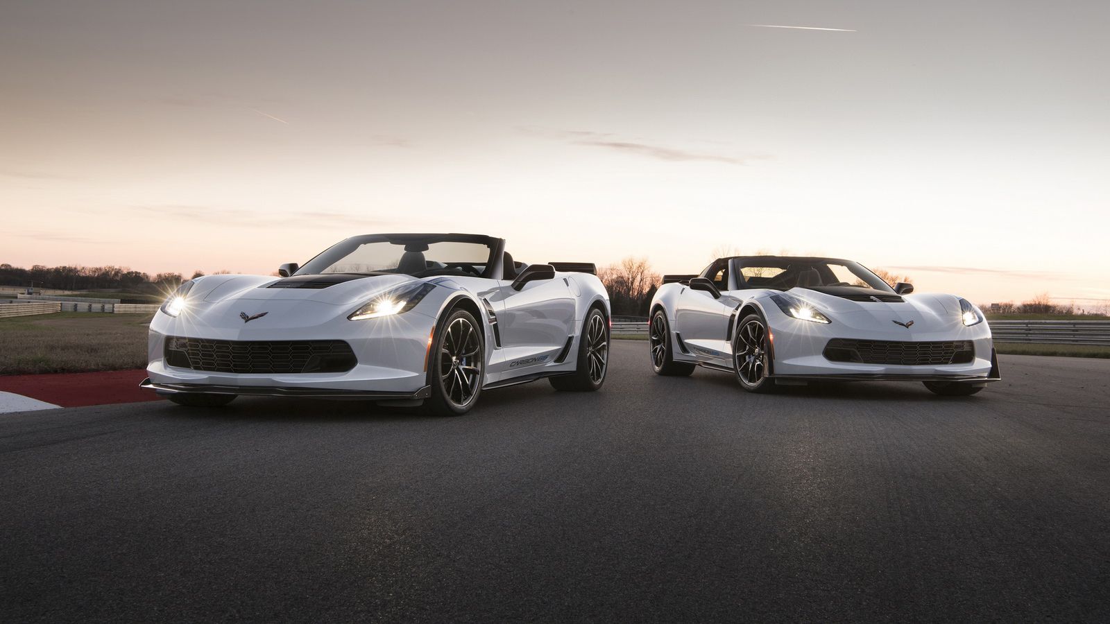 H Chevrolet γιορτάζει τα 65α γενέθλια της Corvette, παρουσιάζοντας την Carbon 65 Edition. Θα φτιάξει μόλις 650 αντίτυπα του οχήματος, το οποίο ξεχωρίζ