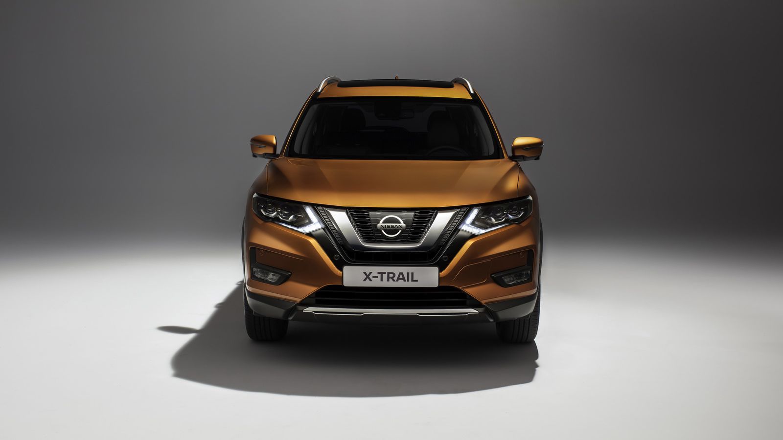 Βλέπουμε μια πιο φαρδιά γρίλια «V-Motion» στη μάσκα, αλλά και νέας σχεδίασης προφυλακτήρα, όπως και ανασχεδιασμένα φωτιστικά σώματα που ενσωματώνουν τ