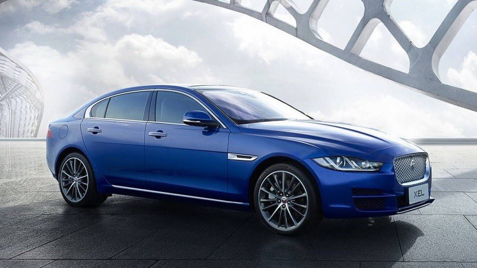 Η νέα Jaguar XEL διαθέτει μακρύτερο μεταξόνιο κατά 10 εκ. από την κανονική ΧΕ και φτιάχτηκε αποκλειστικά για την αγορά της Κίνας.