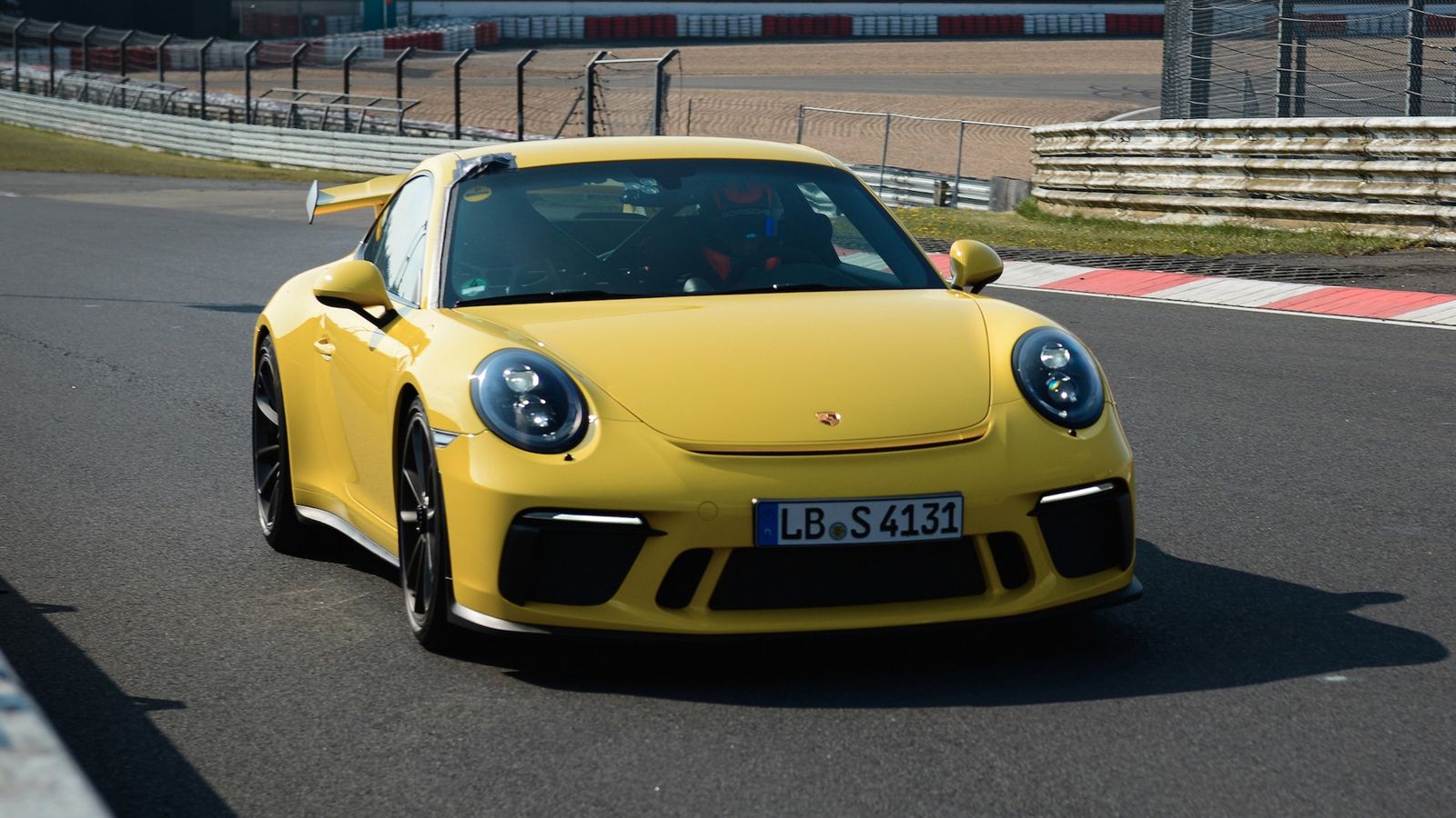 Η νέα 911 GT3 έκανε χρόνο 7:12.7, γεγονός που την καθιστά τη 2η γρηγορότερη Porsche που έτρεξε ποτέ στο Nurburgring. Πρώτη φυσικά είναι η 918 Spyder μ