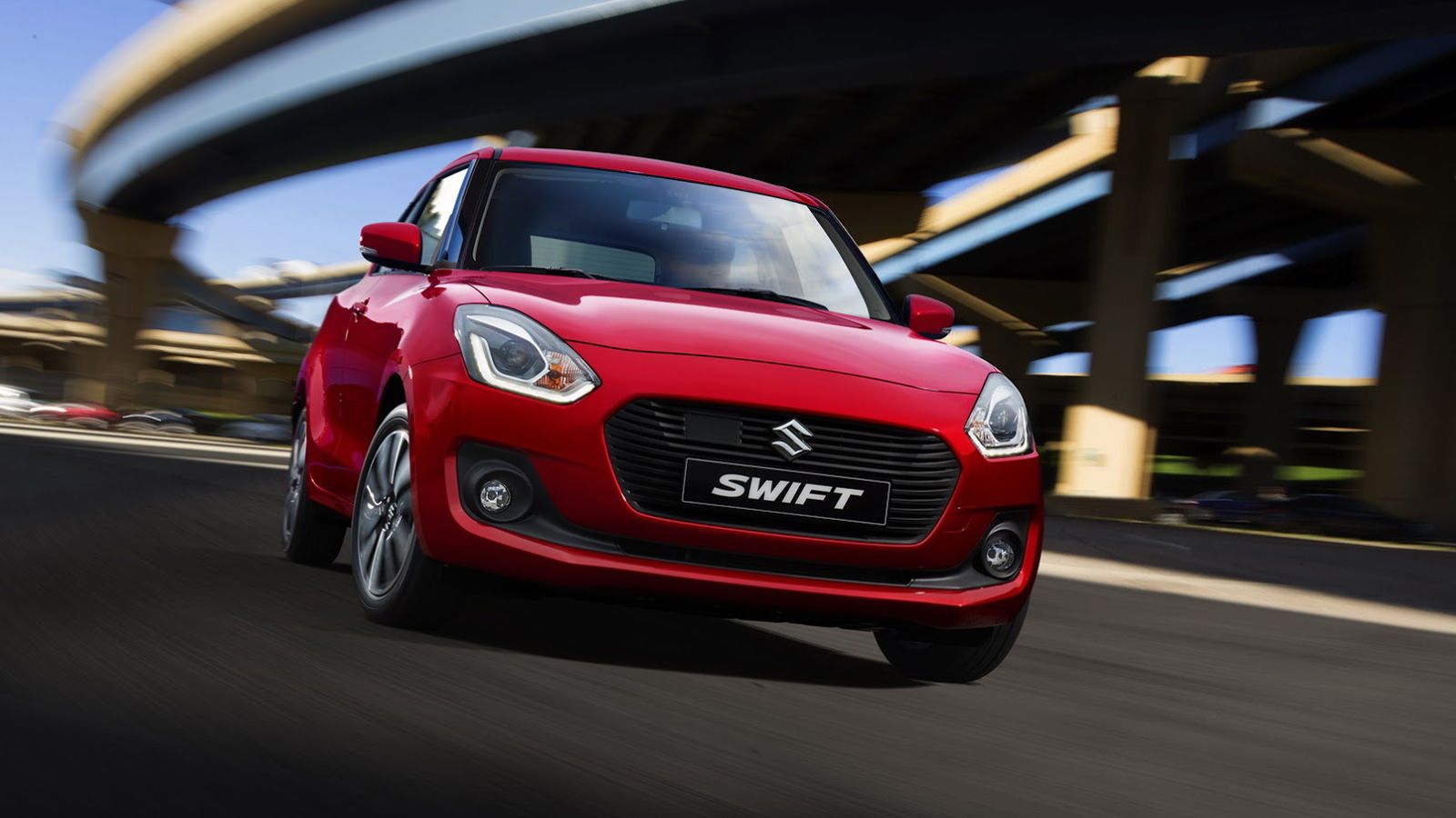 Εσωτερική ανώνυμη πηγή της Suzuki αναφέρει πως το νέο Suzuki Swift Sport (στη φωτό το απλό) θα χάσει ως και 175 κιλά από το βάρος του, κάτι που σημαίν