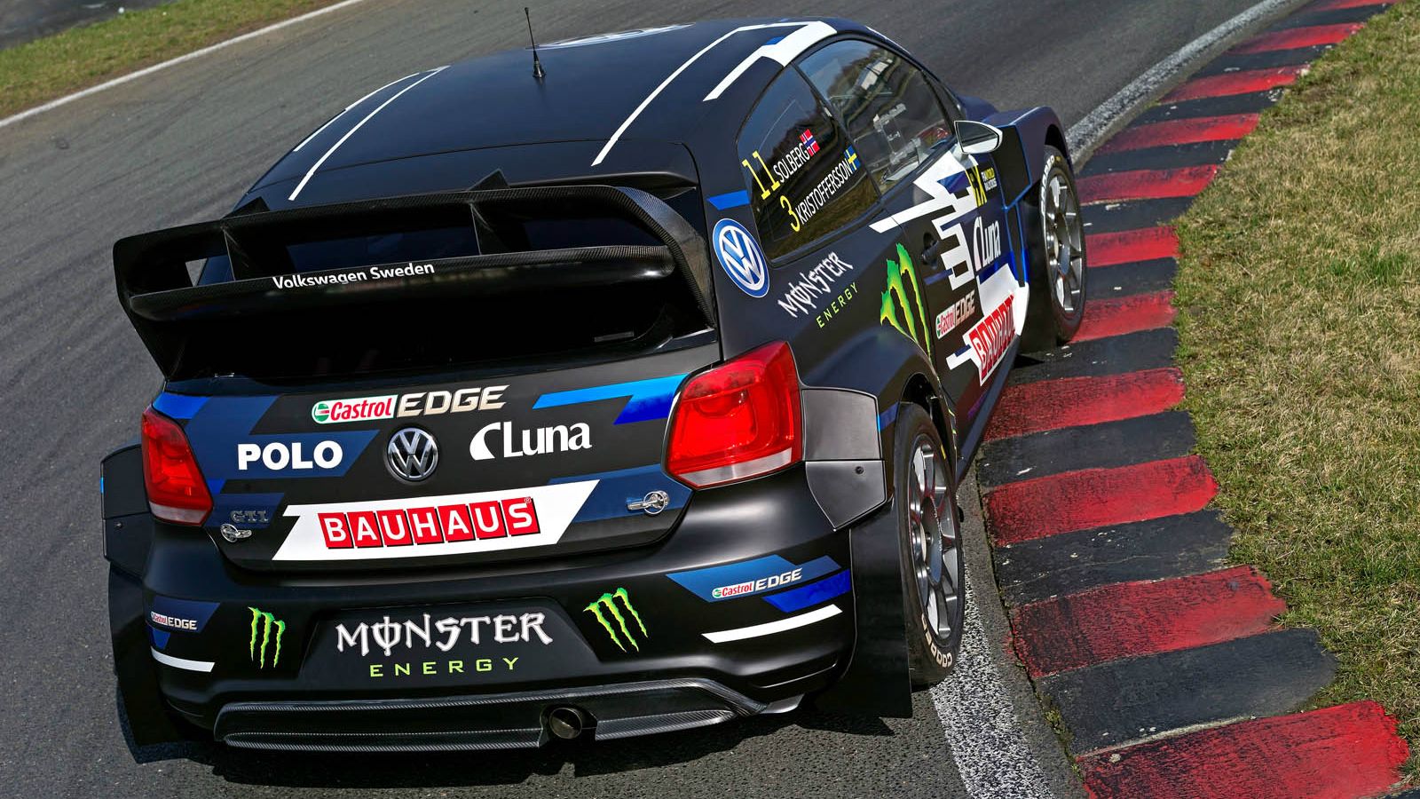 Οι διαφορετικές προδιαγραφές του Rallycross επιτρέπουν μεγαλύτερο κινητήρα και ιπποδύναμη μέχρι και 570 ίππους.