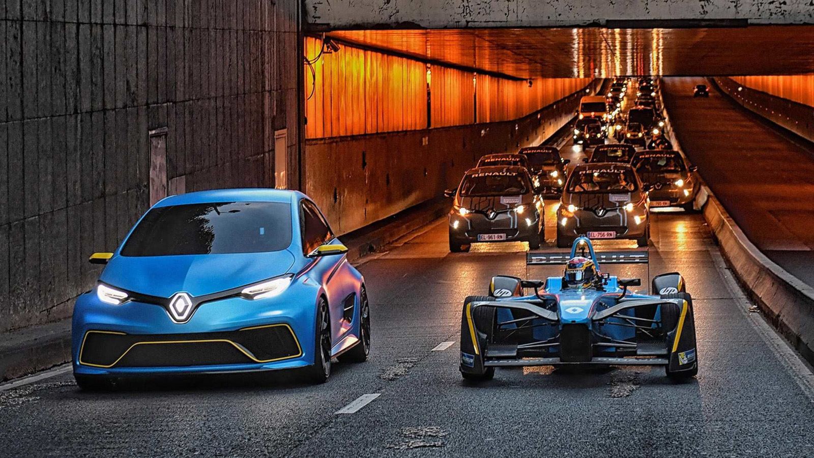 Ο γιορτή περιελάμβανε μια παρέλαση αυτοκινήτων Renault, στην κορυφή της οποίας βρίσκονταν το μονοθέσιο της Formula E και το Zoe e-Sport Concept.