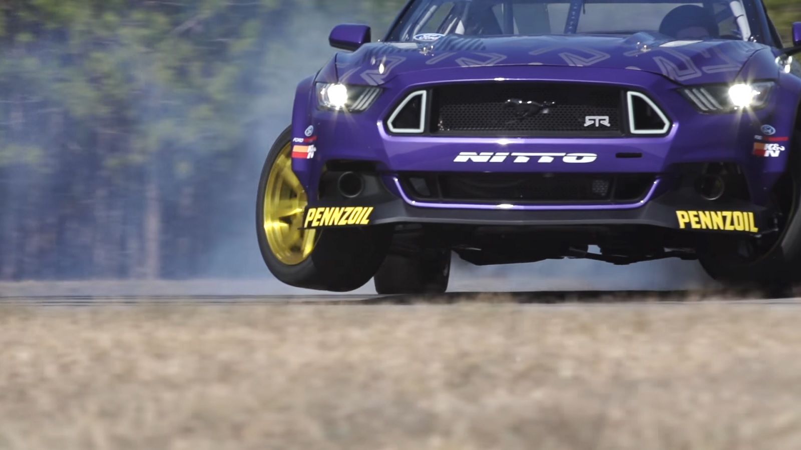 Είναι τόσο στημένη για drift που δεν έχει πρόβλημα να πάει ακόμα και με τρεις ρόδες.