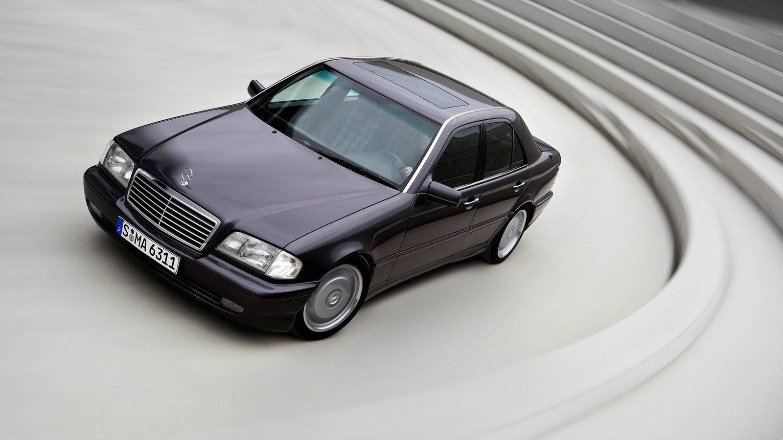 Στο φετινό αυτοκινητιστικό event Techno Classica που θα πραγματοποιηθεί στη Γερμανία, η Mercedes θα έχει 11 από τα καλύτερα κλασικά της αυτοκίνητα.