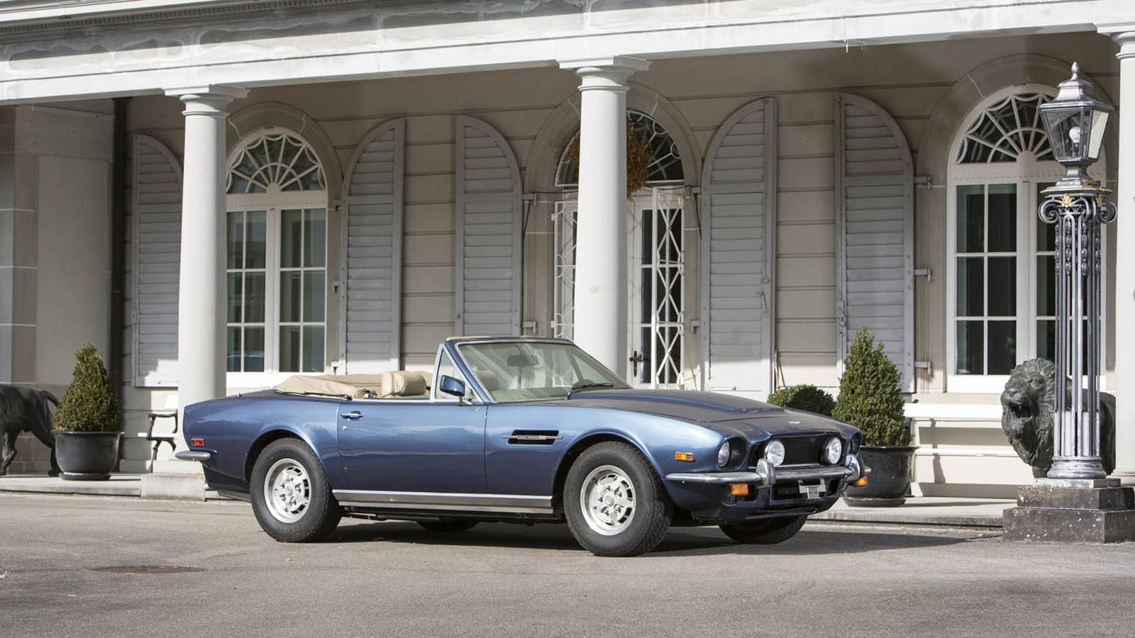 Η Aston Martin V8 Volante του 1980 εκτιμάται στις 90-140 χιλ. ευρώ.