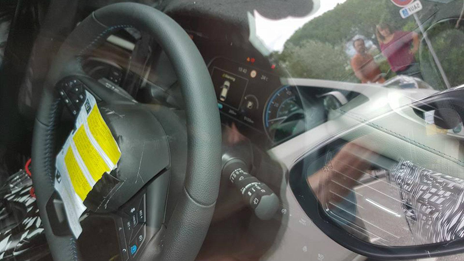 Ο διευθύνων σύμβουλος της Renault-Nissan κ. Carlos Ghosn έχει επίσης επιβεβαιώσει ότι το Leaf θα εφοδιάζεται με ένα πακέτο τεχνολογιών ημιαυτόνομης οδ