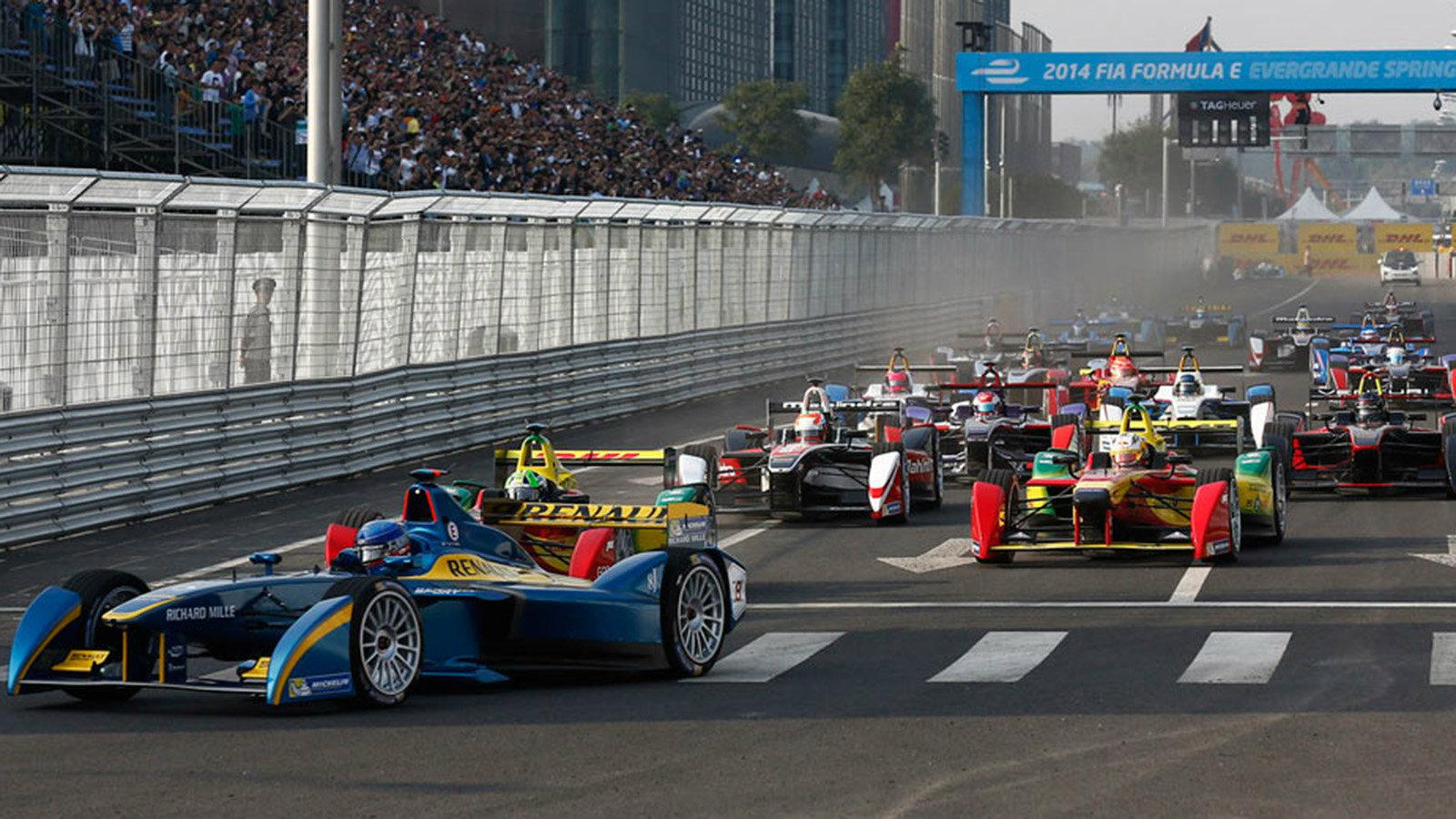 Ο αντιπρόεδρος Marketing της Μercedes δήλωσε σχετικά: « H Formula E είναι ένα σημαντικό βήμα για να επιδείξουμε τις επιδόσεις των ηλεκτρικών μας αυτοκ