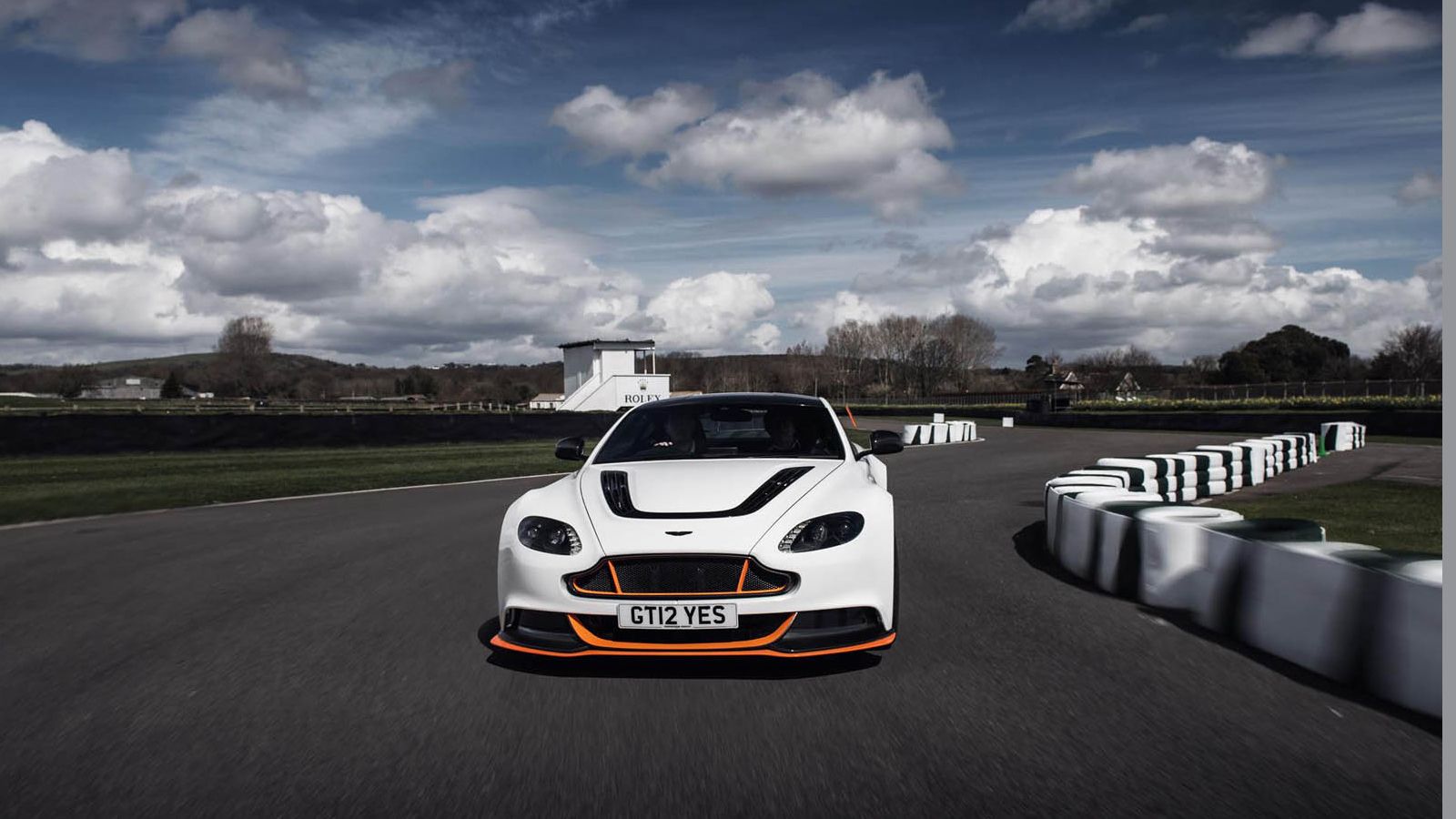 Η Vantage GT12 είναι η πιο γρήγορη έκδοση της Vantage που έχει παραχθεί μέχρι σήμερα.