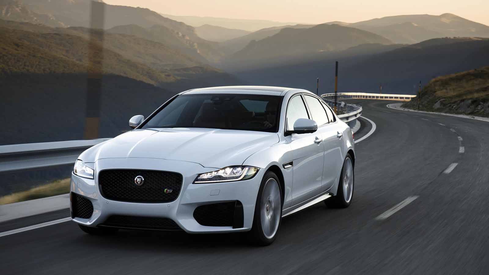 Η Jaguar είναι έτοιμη να λανσάρει ένα οικονομικό αλλά ταυτόχρονα ισχυρότατο νέο κινητήρα βενζίνης απόδοσης 300 ίππων.