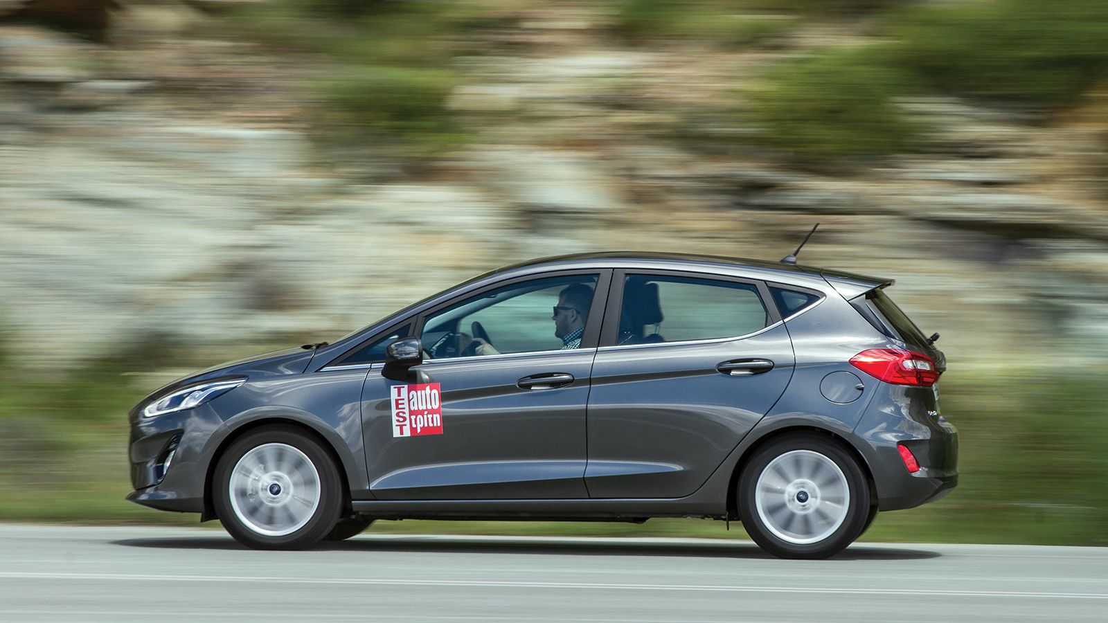Η νέα γενιά του Ford Fiesta έρχεται  προσαρμοσμένη στις απαιτήσεις της εποχής ακολουθώντας μια πολιτική σχετικά ήπιων σχεδιαστικών τόνων.