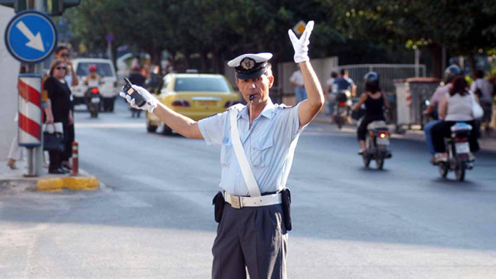 Αυξημένα κατά 20% τα πρόστιμα της Τροχαίας για παραβίαση σηματοδοτών, οδήγηση υπό την επήρεια αλκοόλ και χρήση κινητού τηλεφώνου. 