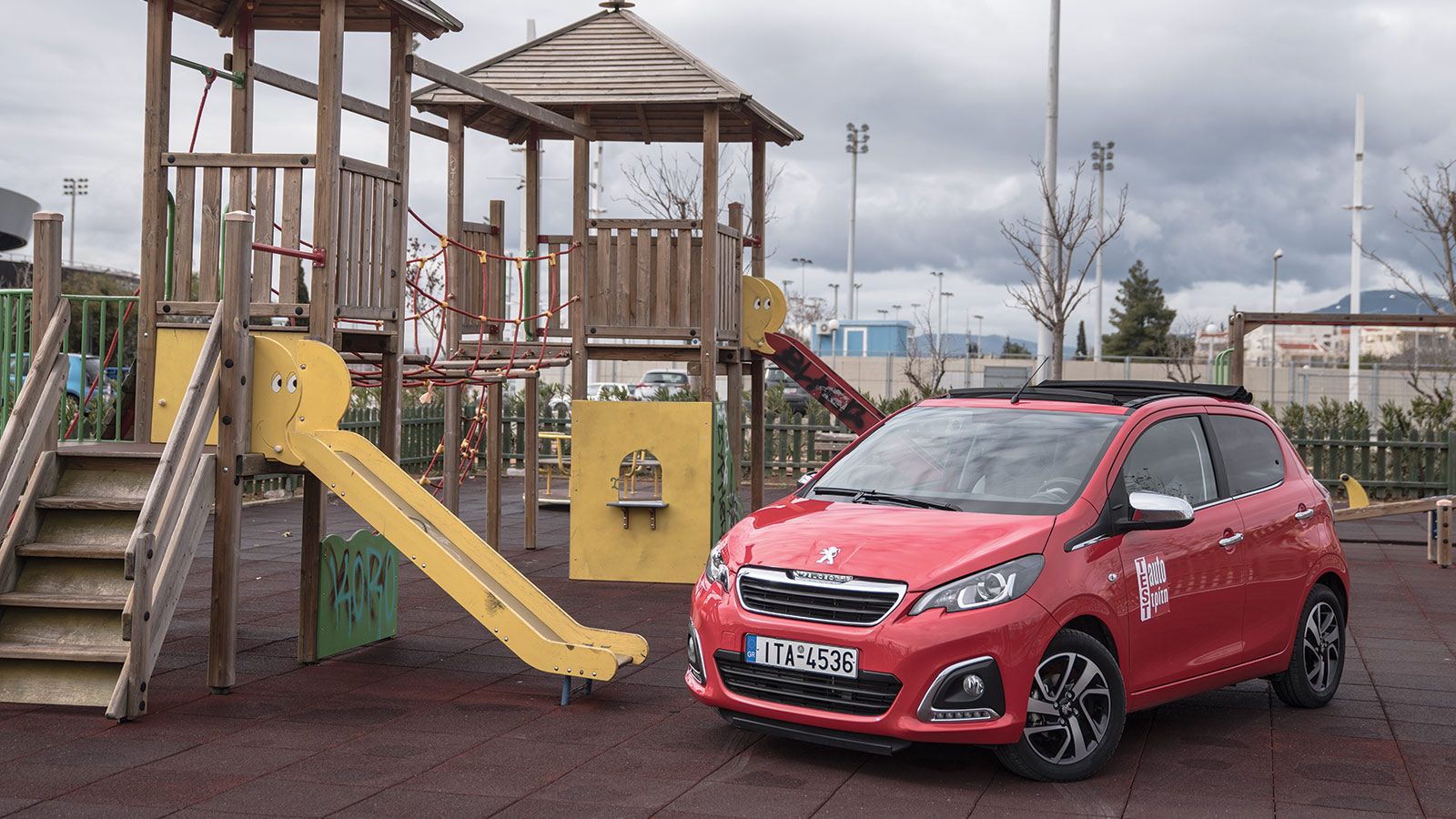 Δοκιμάζουμε την «ανοιχτή» έκδοση του Peugeot 108 με τον 1.000άρη κινητήρα απόδοσης 68 ίππων.