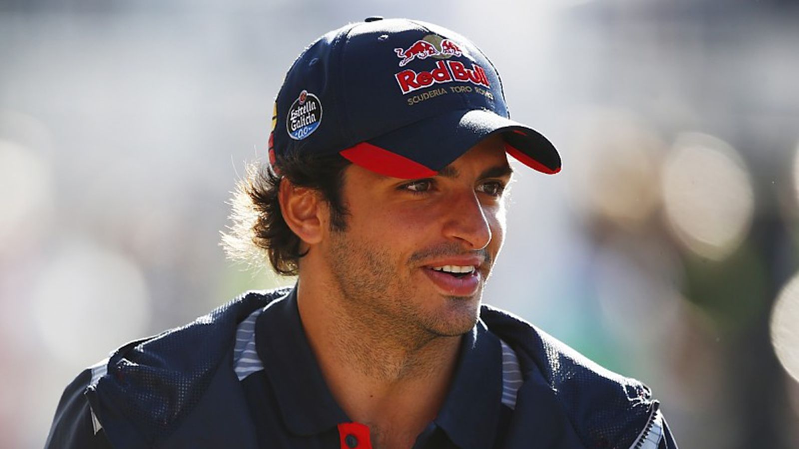 Ο Carlos Sainz, σύμφωνα με πληροφορίες, είναι έτοιμος να υπογράψει συμφωνία με την ομάδα της Renault προκαλώντας έτσι ντόμινο εξελίξεων σε μια σειρά α