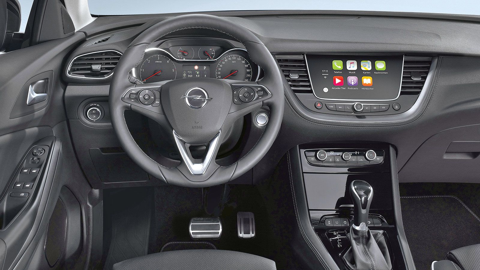 H καμπίνα του Grandland X ακολουθεί πιστά τη λογική της οριζόντιας σχεδίασης του ταμπλό και τη μεγάλη οθόνη αφής του συστήματος infotainment στο κέντρ