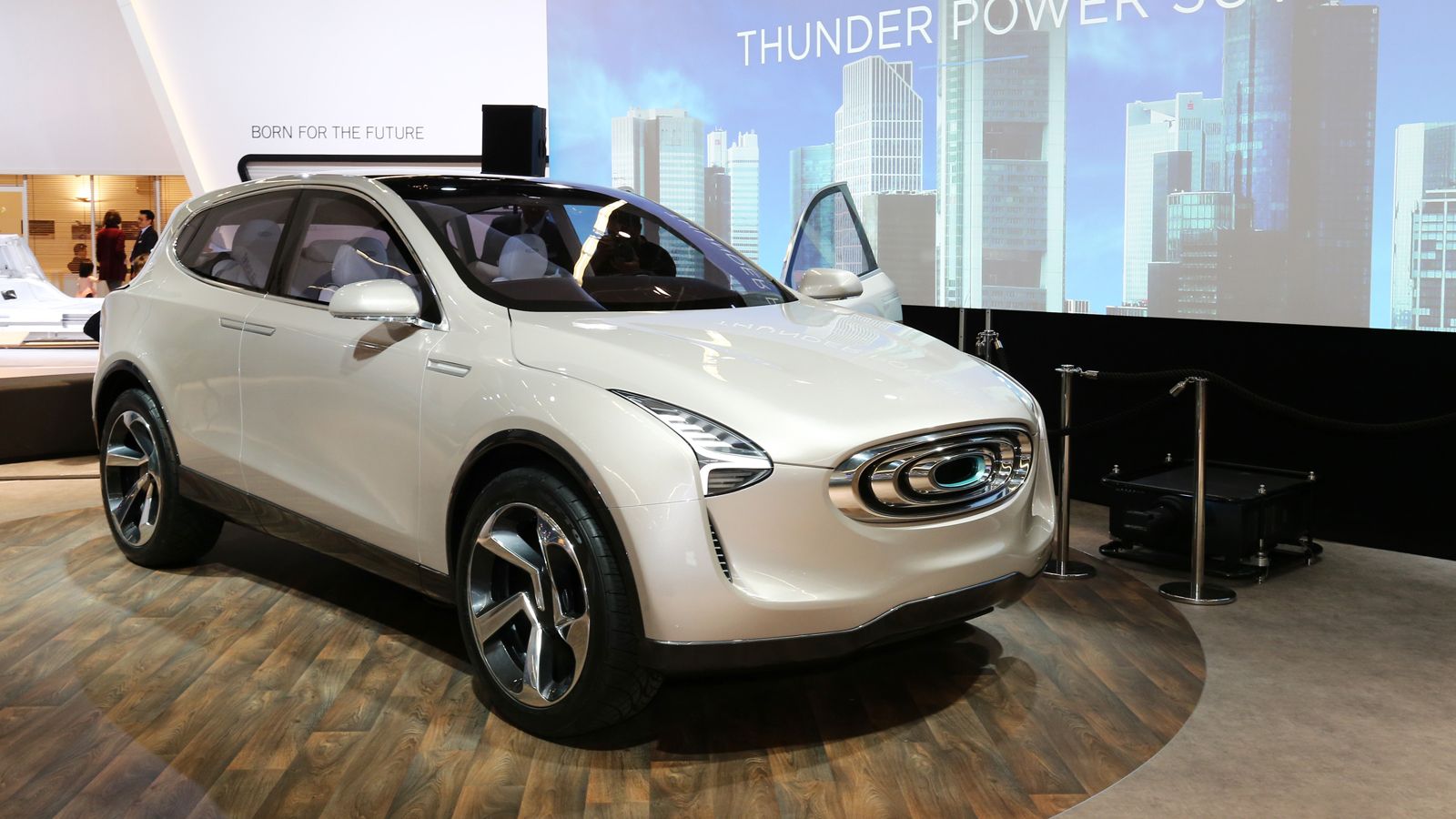 Το αποκαλούμενο «Future Vision» alpha SUV concept, το δημιούργησε η σχεδιαστική ομάδα της Thunder Power που εδρεύει στο Μιλάνο. Αναμένεται να λανσαρισ