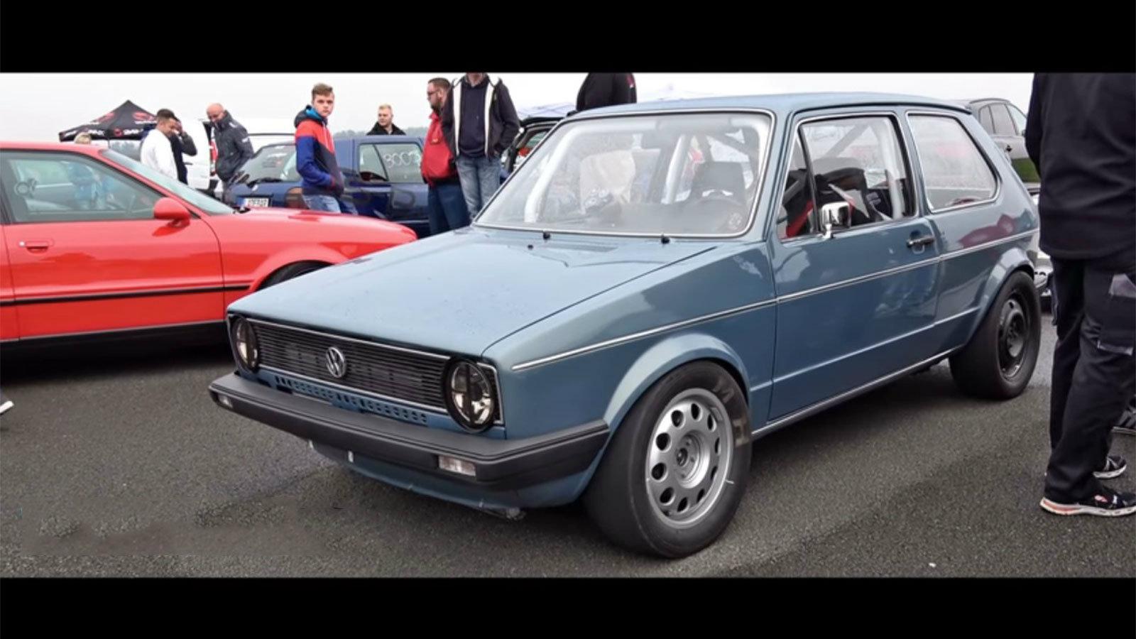 Μπορεί βλέποντάς το συγκεκριμένο Volkswagen Golf, να μην σου γεμίζει το μάτι όμως αυτό το αυτοκίνητο έχει περισσότερη ισχύ από πολλά σημερινά supercar