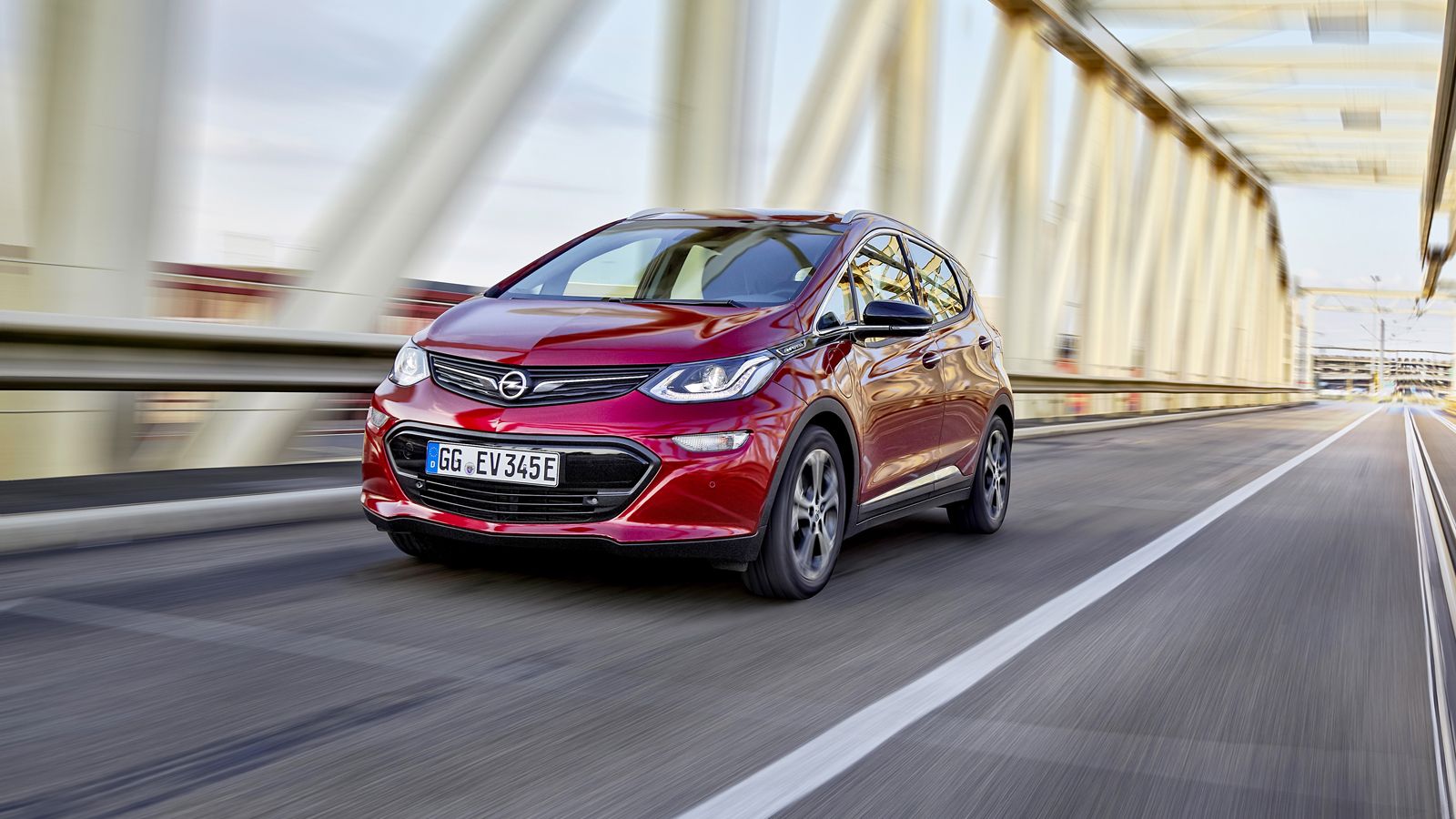 Η Opel κατάφερε να κάνει το Ampera-e να διανύσει 750 χλμ. με μια μόνο φόρτιση.