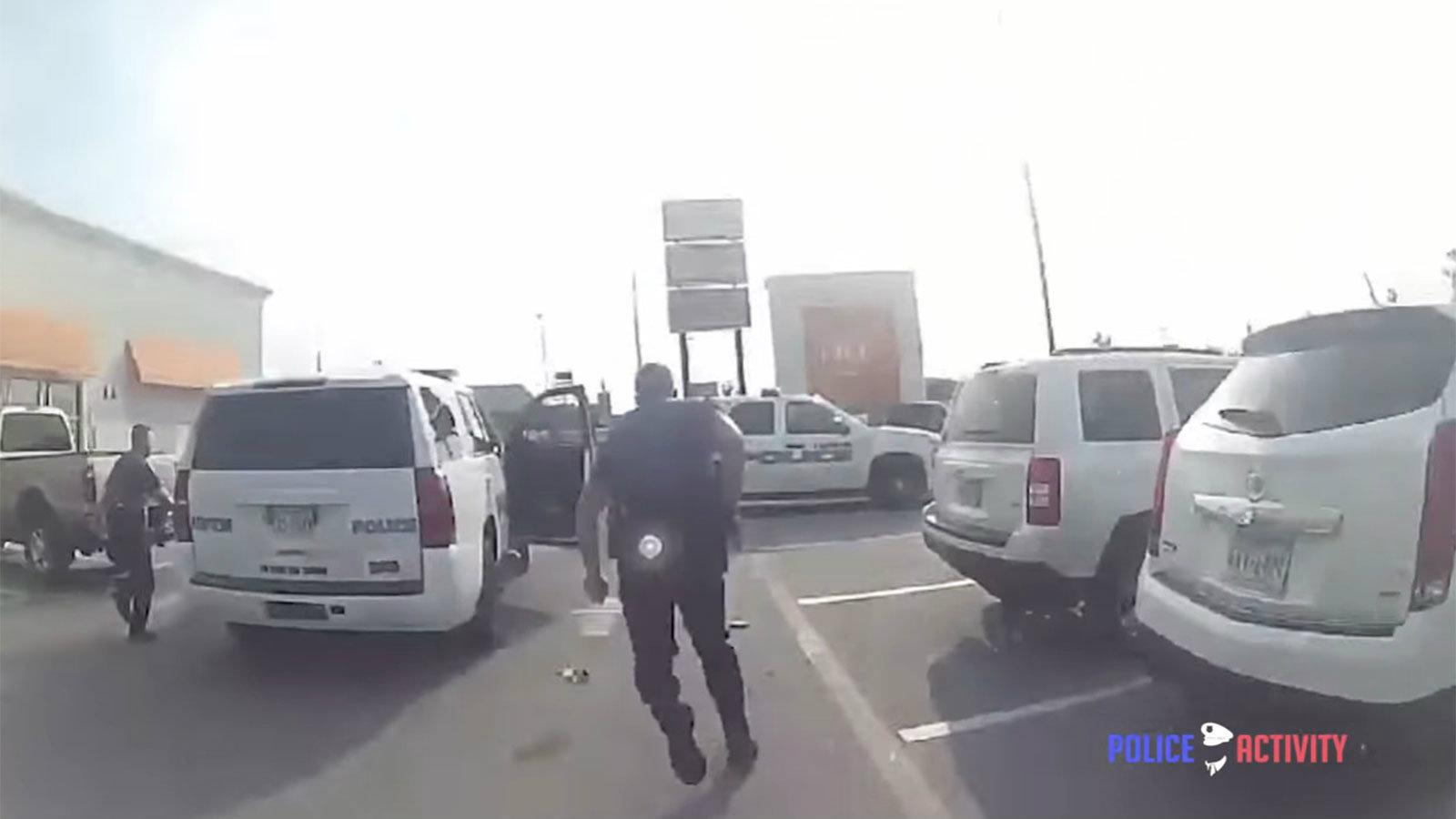 Σαν σκηνή από ταινία δράσης κατέληξε μια σύλληψη που έλαβε χώρα στο Τέξας των ΗΠΑ και μέσω βίντεο ήρθε στη δημοσιότητα.