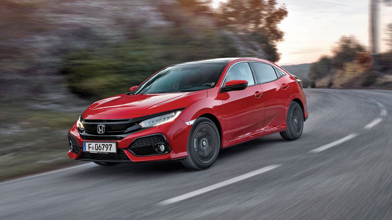 Στη νέα γενιά του Civic η Honda προσφέρει στάνταρ το πακέτο συστημάτων και τεχνολογιών ασφαλείας Honda Sensing.