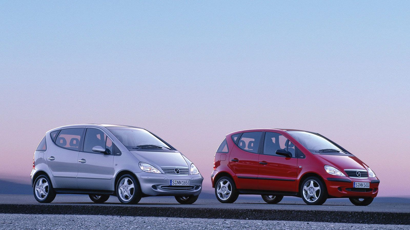 Το πρόβλημα ανατροπής της Mercedes-Benz A-Class πρώτης γενιάς διορθώθηκε με την προσθήκη του ηλεκτρονικού συστήματος ευστάθειας στον βασικό εξοπλισμό,