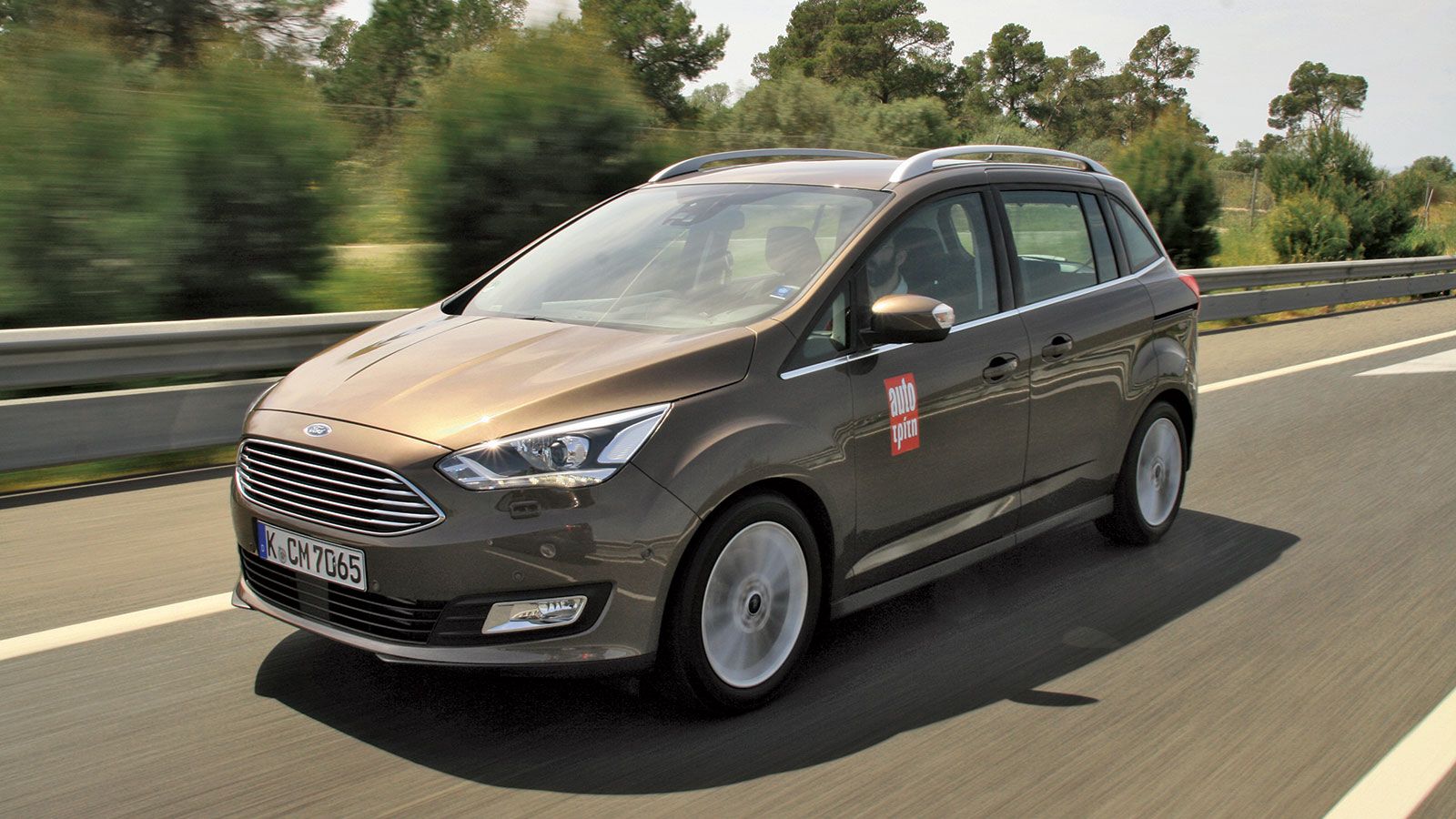 Κλασσικό MPV: μπορεί το σχημα να μην είναι αμιγώς ενός όγκου αλλά η πλαϊνές συρόμενες πόρτες δεν αφήνουν αμφιβολία ότι πρόκειται για πολυχρηστικό από 