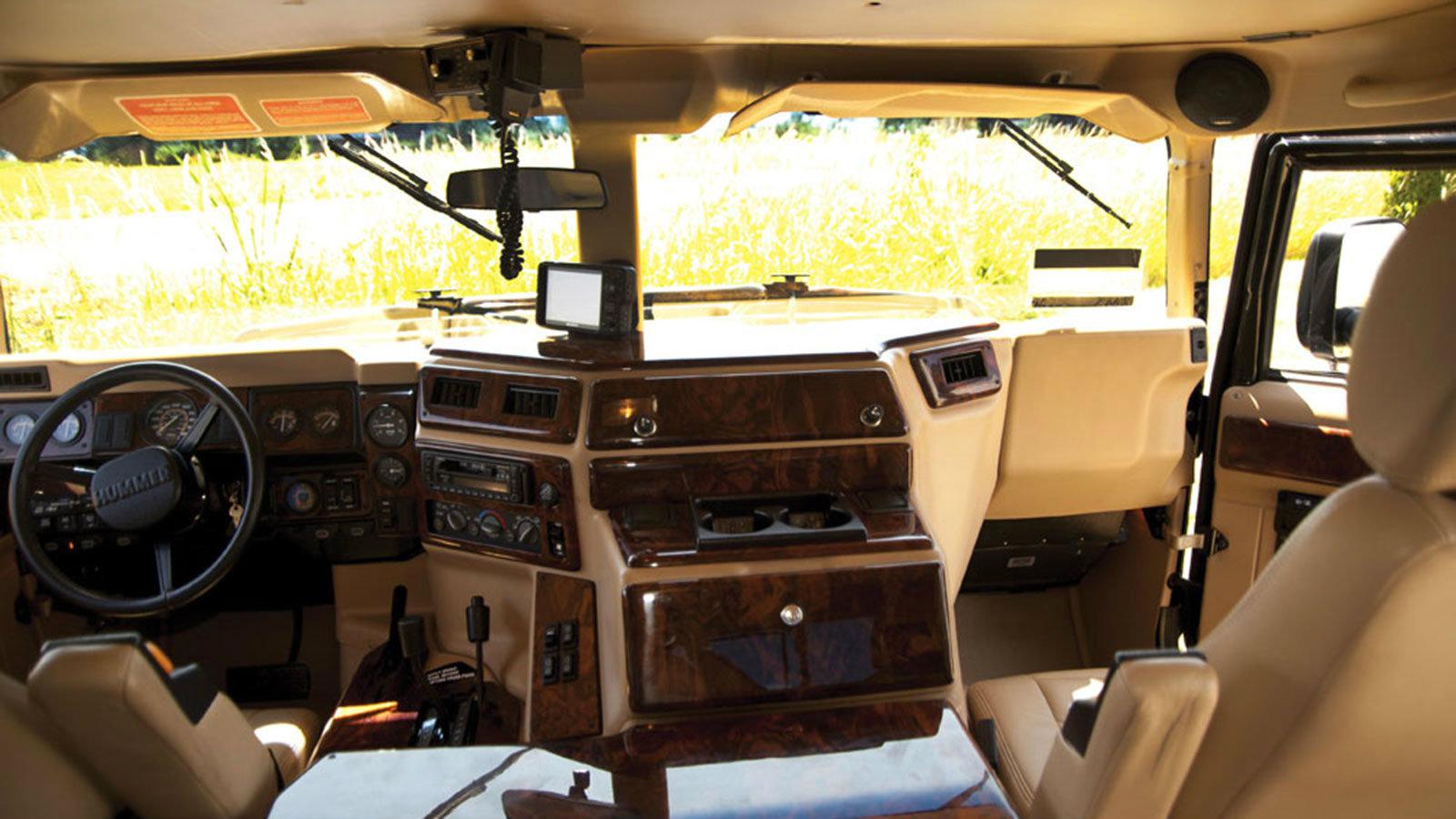 Σε δημοπρασία το Hummer H1 του Tupac