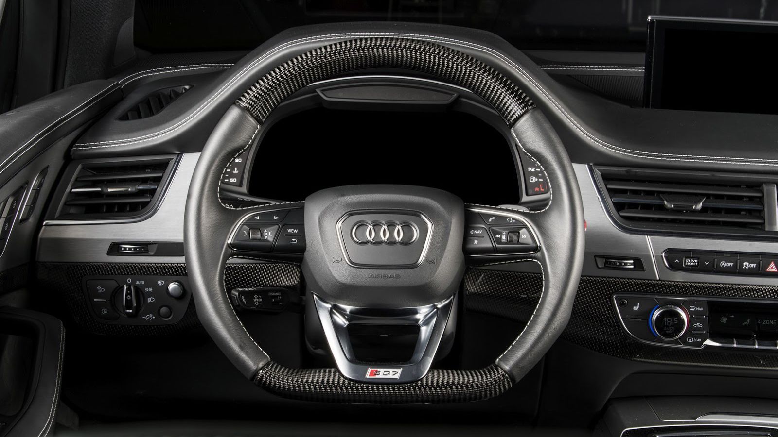 Φροντίδα υπήρξε και στο εσωτερικό, με τους ανθρώπους της ABT Sportsline να τοποθετούν δερμάτινες επενδύσεις, αλλά και ανθρακονήματα σχεδόν σε κάθε επι