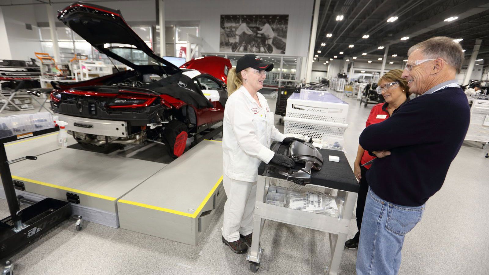 Μια μοναδική εμπειρία ξενάγησης με δυνατότητα να μάθεις κάθε λεπτομέρεια και μυστικό για το πως φτιάχνεται το αυτοκίνητό.