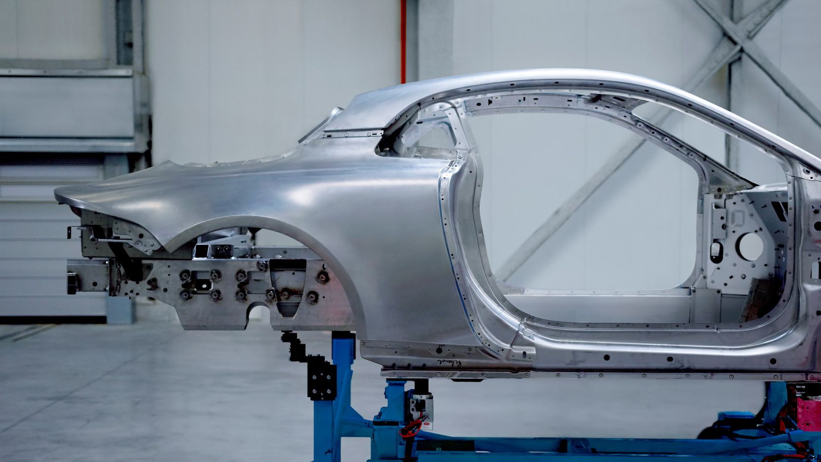 Η νέα Alpine A120 θα χρησιμοποιεί αλουμίνιο τόσο στο σασί όσο και στο μεγαλύτερό μέρος του αμαξώματός της, ώστε να διατηρηθεί το βάρος της όσο γίνεται