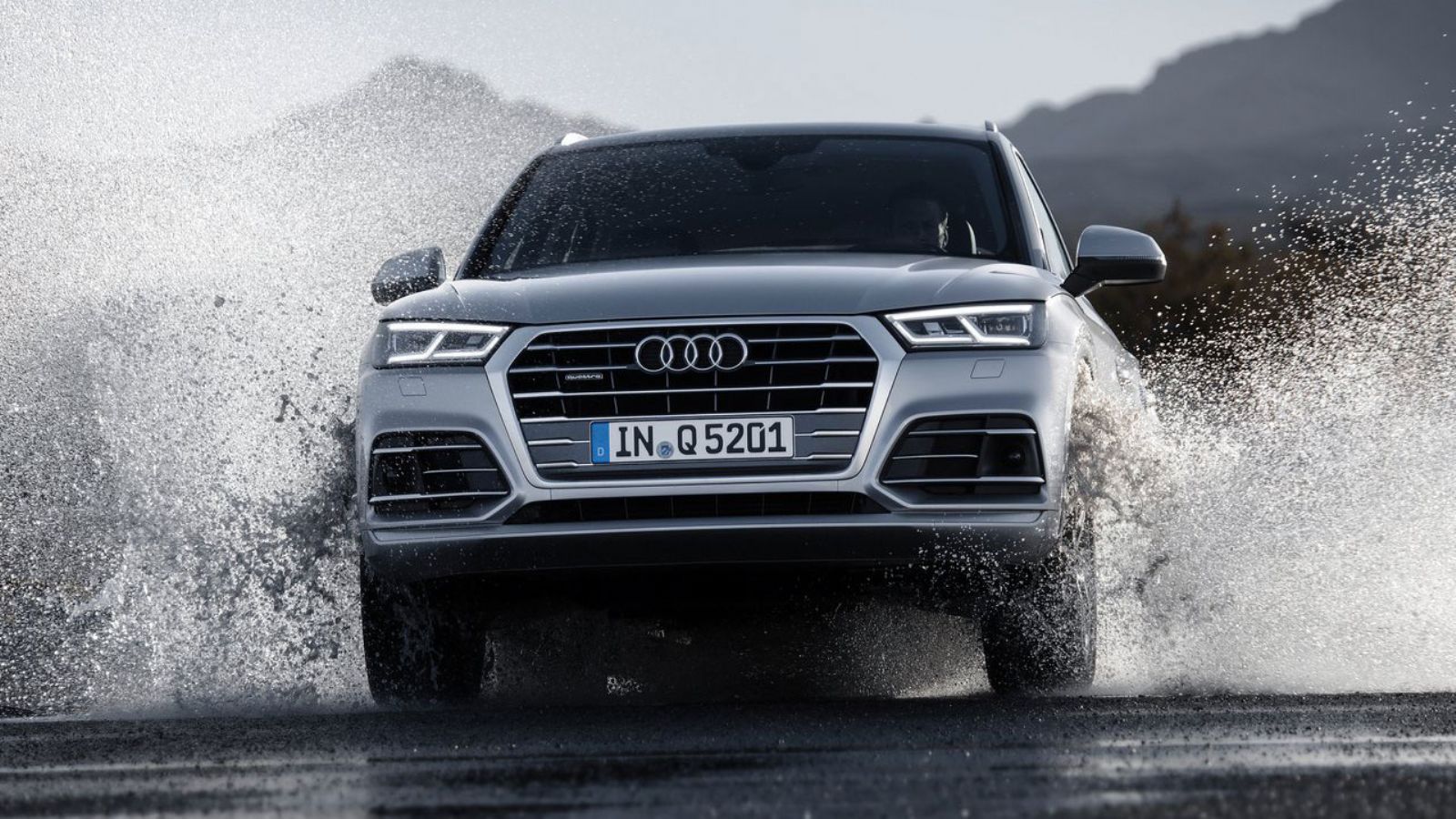 Το Audi Q5 δεν περνάει απαρατήρητο στο δρόμο.