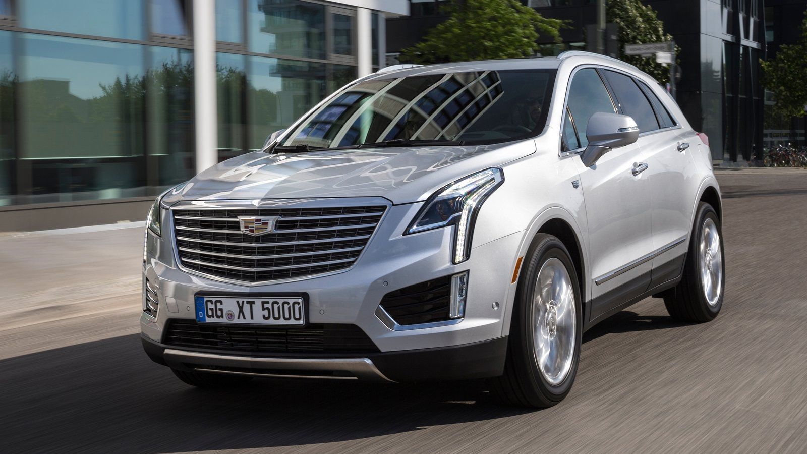 O πρόεδρος της Cadillac, Johan de Nysschen, επιβεβαίωσε πως η εταιρεία του θα λανσάρει το 2018 την ΧΤ4, ένα μικρότερο crossover της εικονιζόμενης ΧΤ5.
