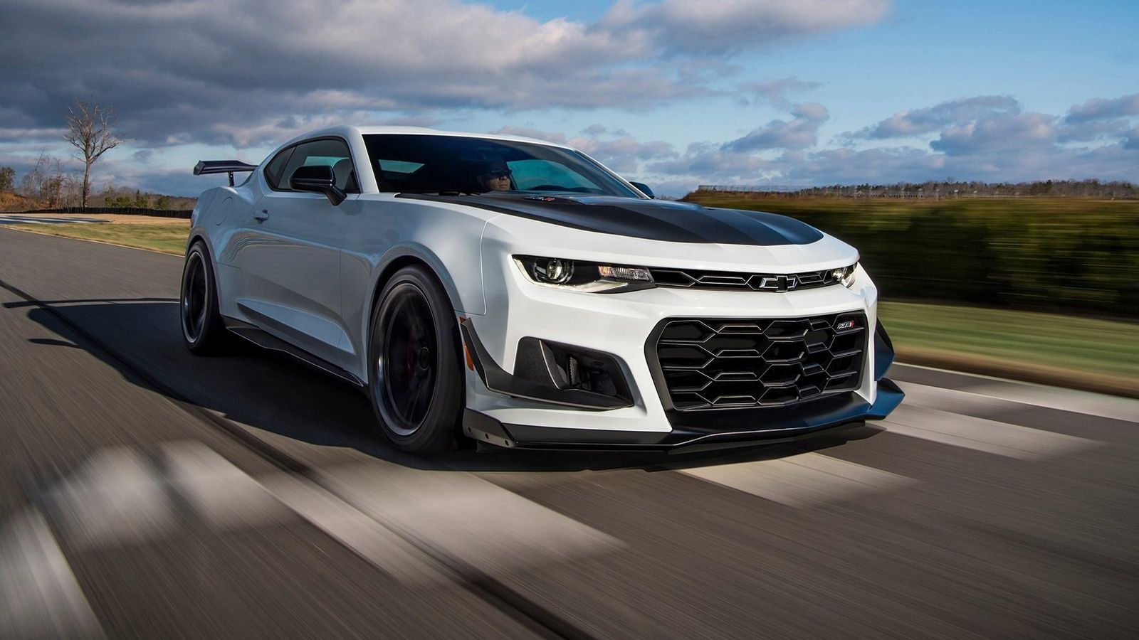 Σύμφωνα με τη Chevrolet, οι πρώτες δοκιμές έδειξαν πως η νέα ZL1 1LE ήταν ταχύτερη κατά 3 δλ. από την κανονική ZL1 στην πίστα Milford Road Course της 