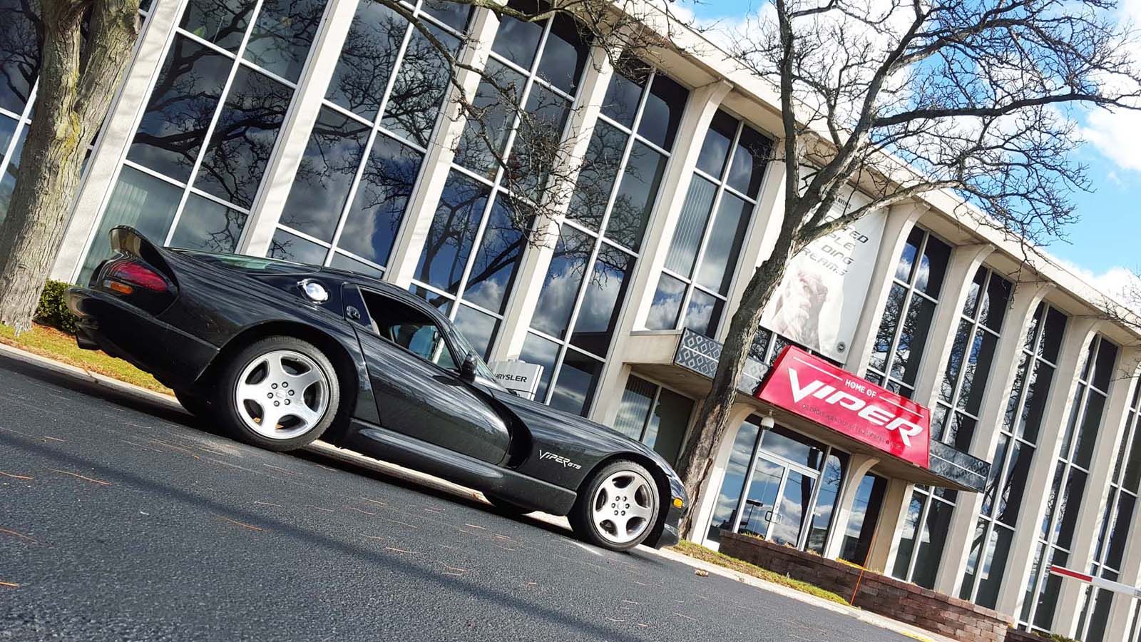 Το Dodge Viper «πέθανε» κυρίως λόγω των χαμηλών του πωλήσεων. Ήταν στην παραγωγή από το 1992 και φτιαχνόταν στο Conner Avenue Assembly Plant από το 19