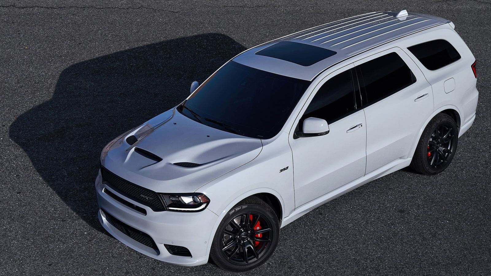 Το βάρους 2,5 τόνων αμάξωμα, αναλαμβάνουν να φρενάρουν δίσκοι 381 χλστ. μπροστά με 6πίστονες δαγκάνες της Brembo, με τους πίσω να έχουν διάμετρο 350 χ