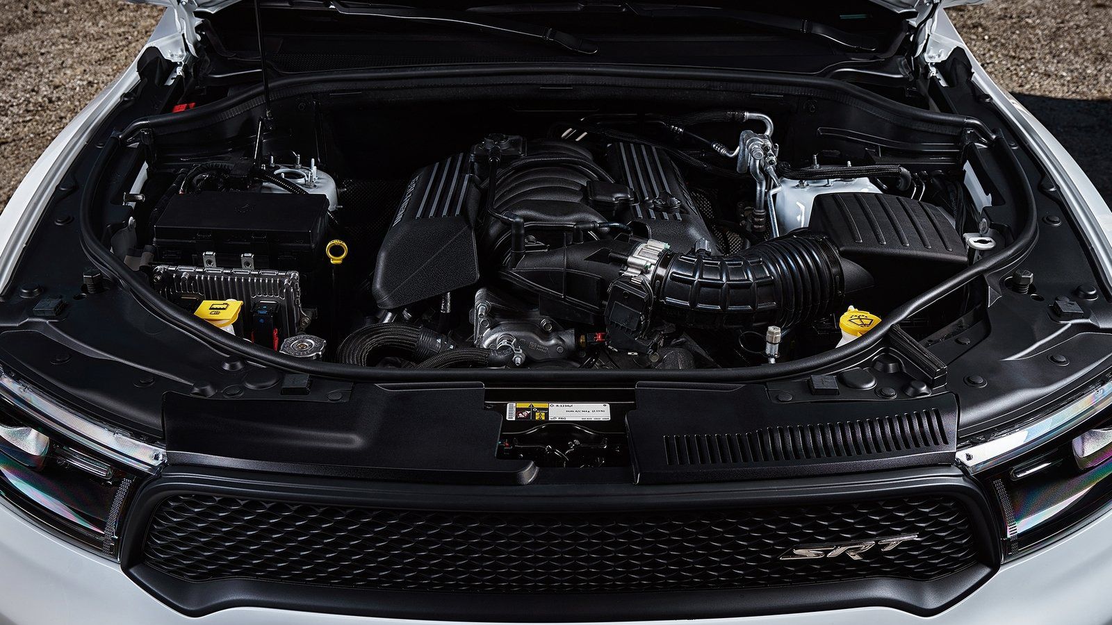 Μπορεί να μην έχει τον Hellcat κινητήρα, εξοπλίζεται όμως με το HΕΜΙ V8 σύνολο των 6,4 λίτρων, το οποίο έχει ισχύ 475 ίππων και ροπή 637 Nm.