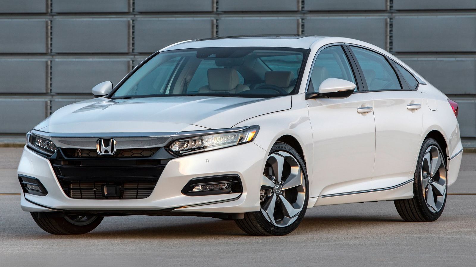 Το Honda Accord μόλις πέρασε στην 10η του γενιά, με ένα πιο σοφιστικέ ύφος, ανανεωμένη γκάμα κινητήρων, αλλά και την τεχνολογία Honda Sensing στον στά